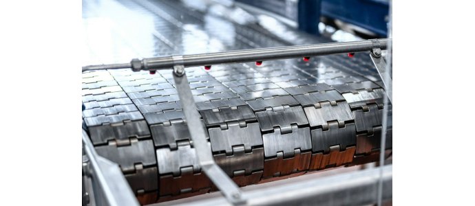 Jak dobór odpowiednich rolek napędzających wpływa na oszczędność energii w taśmach przenośnikowych